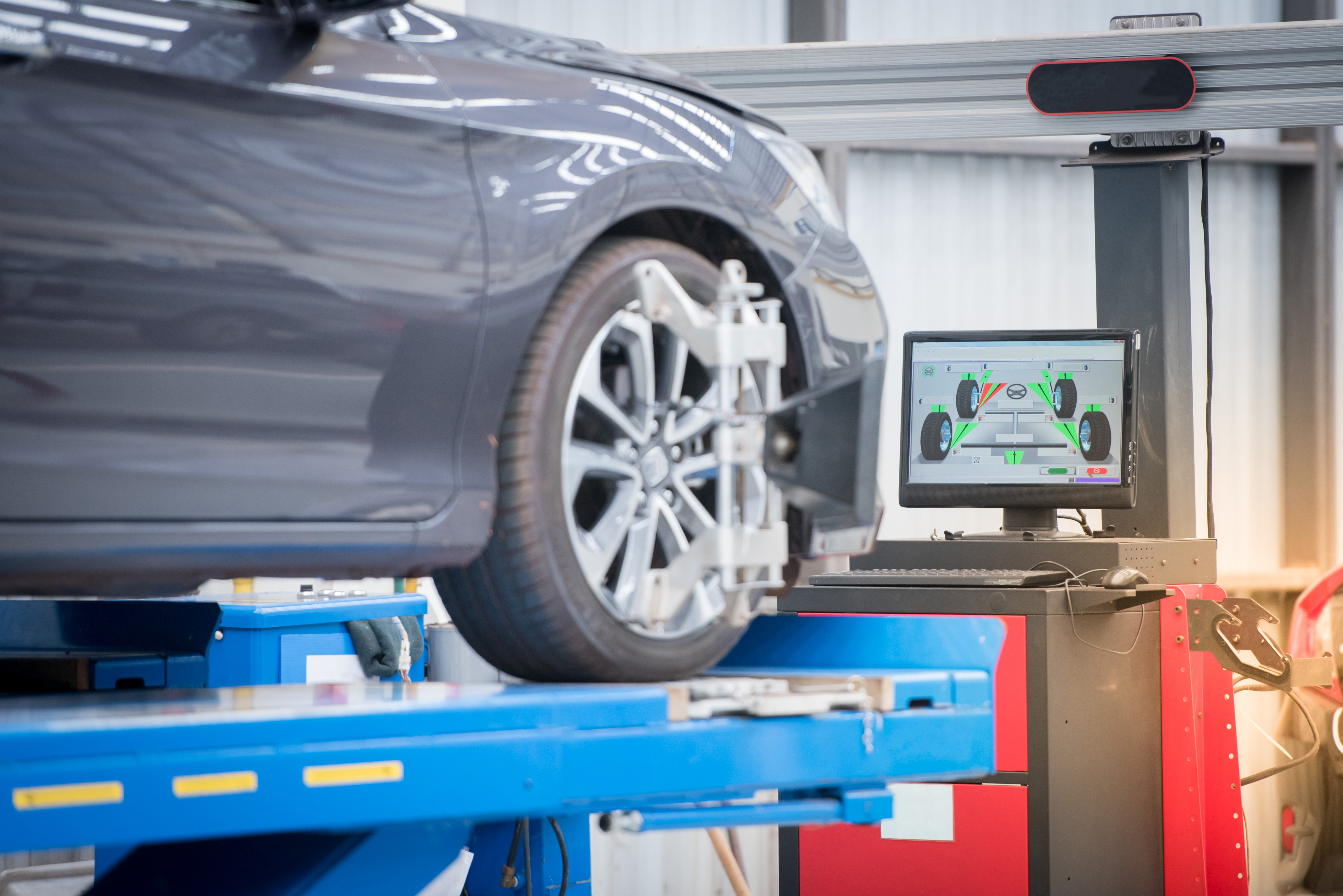 5 Signs It's Time for a Wheel Alignment